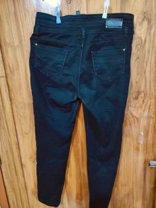 Lotus Black High-Waisted Jeans/skinny fit