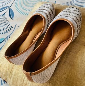 Ethnic Embellished Mojaris