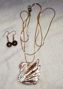 Swan Necklace &amp; Earring Set