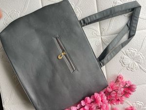 Grey tote bag