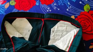 Formal Checkers Trousers For Office Wear - Men