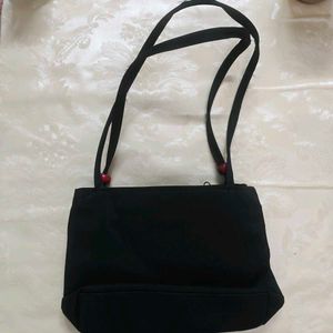 🆕 Black Handbag