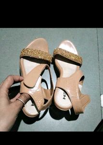 Elegant Beige &amp; Gold Sandals