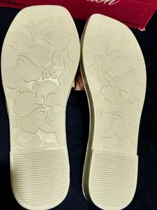 Pulion Swirl Slides.