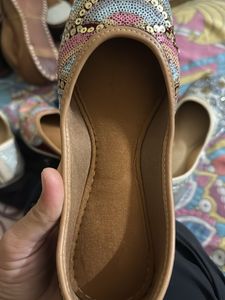 Embroidered Ethnic Juttis