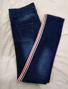 ⛔Girls Ripped Jeans With Free Top⛔