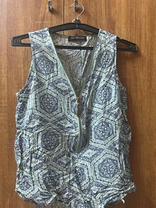 Patterned Sleeveless Zipped Top