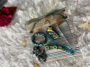 Women Gift Hamper🩵