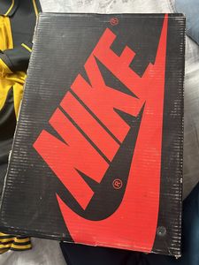 NIKE AIR JORDAN 1