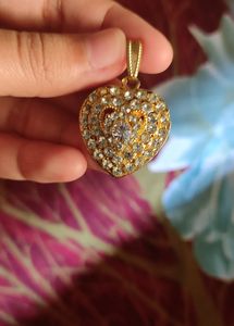 Price Drop 🥳Heart Stone Locket