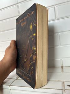 The Looking Glass Wars- Frank Beddor