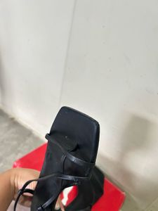 H&amp;M Women Black Solid Strappy Flats