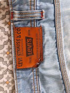 @99 Levi&#39;s Light Wash Jeans