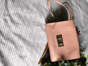Baby Pink 🩷 Slingbag