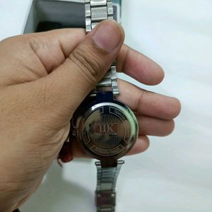 trendy women watch