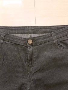 Black Capri Jeans