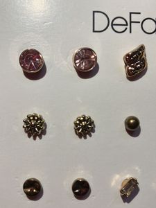 De Facto studs
