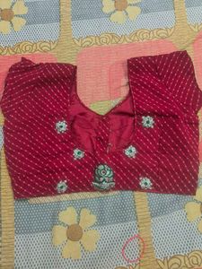 Elegant marun Embroidered Saree