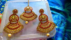 Red EARINGS & MANGTIKA