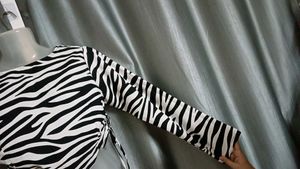 Zebra Print New Top 🤍🖤