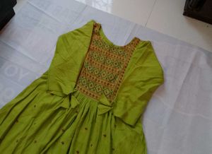 Nayra Cut Kurti