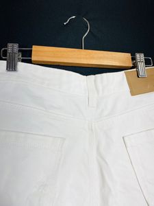 White Shorts (woman)