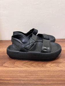 BLACK KOREAN SANDALS
