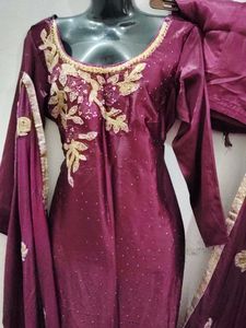 Golden Stone Embroidery work Kurta Set Size issue