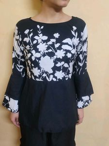 New Top Black