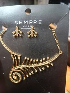 Beautiful Necklace With Earrings