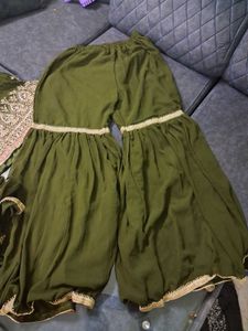 Elegant Olive Green Kurta Set L