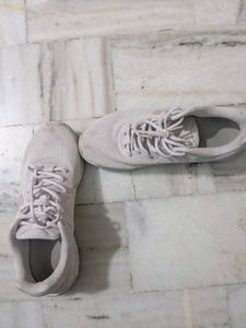 Nike Pink Sports Shoes