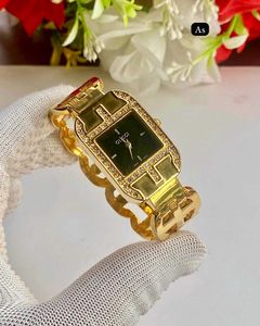 VERSACE &amp; GUCCI MIX BRANDED WOMEN WATCHES @SALE