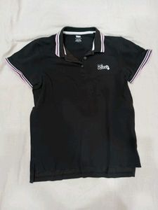 Levi&#39;s Black Tshirt