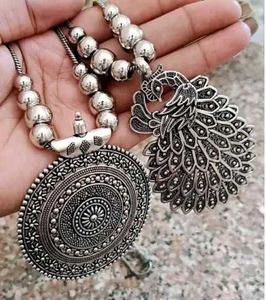 Silver Tone Necklace