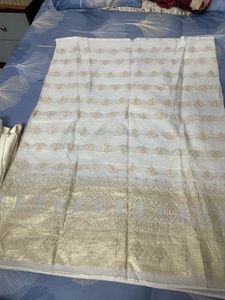 Elegant White &amp; Gold Embroidered Kurti