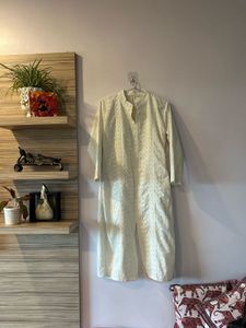 Selling Chikankari Kurti