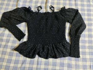 Black Off Shoulder Top😍