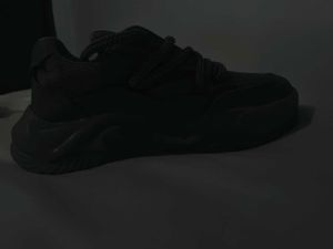 Grey Sneakers (Stylen)