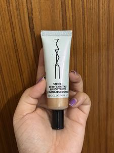 MAC strobe Skin tint