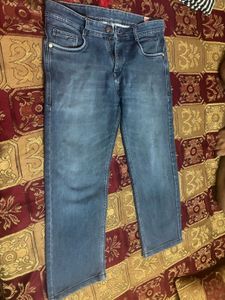 Classic Blue Mid-Wash Stretch Jeans
