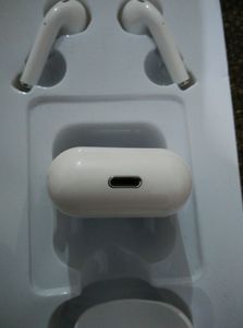 Unused TWS earbud bettry not working. sirf battery change hogi. new earbud. heavy offer.