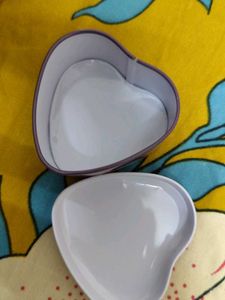 Colorful Heart-Shaped Decorative Tin Box