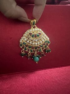 Pretty Pendant Green, Maroon And Pearl