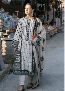 Haniya Amir Pakistani Shuit