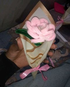 single rose bouquet made with pipe cleaner