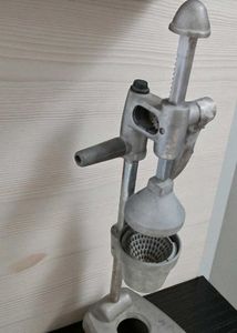 Classic kalsi cast aluminium hand press juicer