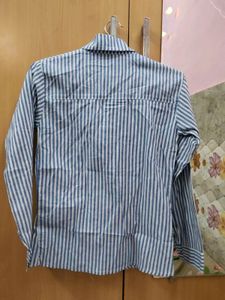 Striped Button-Up Shirt (W)