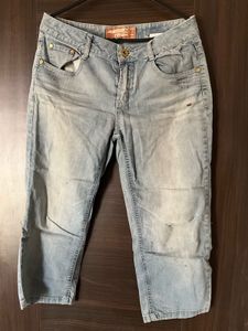 Distressed Denim Capri Jeans 👖☀️