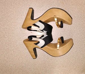 Women Stylish Heels 👠(offer Price)